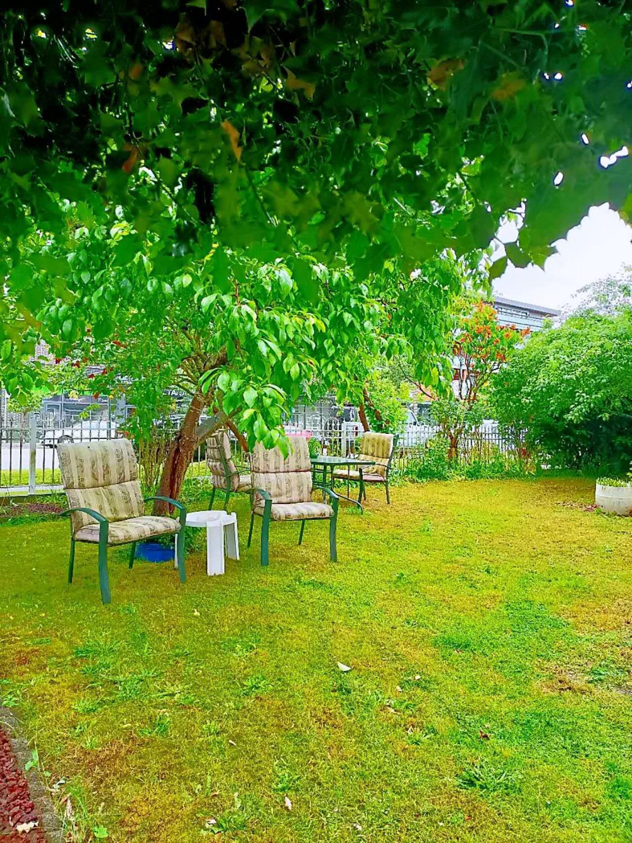 Llt Fraser Homeaway Guest house